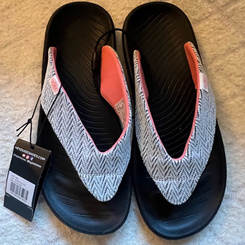 HEY DUDE “Meg” Summer Sandal Lightweight Fabric Upper Flip Flop 10M Black Waves